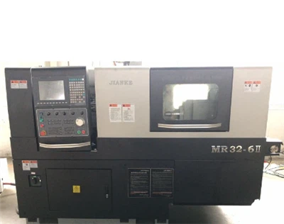 Automatinė dvigubo veleno CNC tekinimo staklės